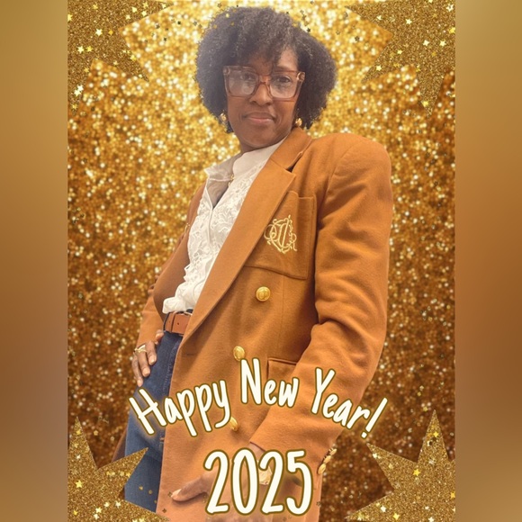 200-300- -Women Clothing-  08/20/25 at 4:30 pm est - Picture 13 of 13